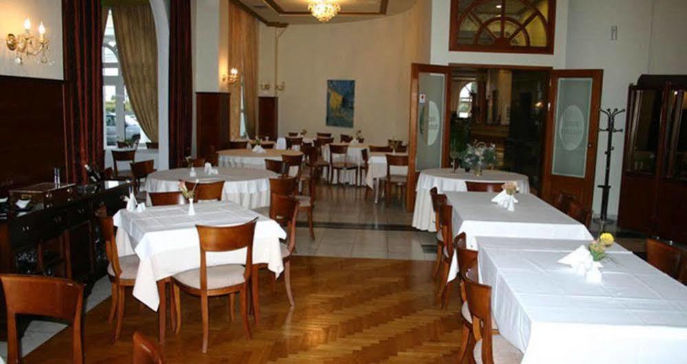 Kouros Hotel Dráma Restaurant bilde